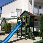 Bed & Breakfast Damroka 4*