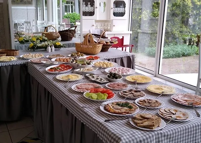 לינה וארוחת בוקר Damroka 4*