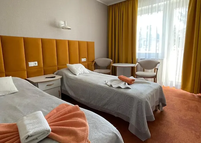 לינה וארוחת בוקר Damroka וובה